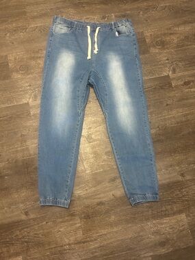 Men's Relaxed Light Blue Jogger Jeans with Drawstring